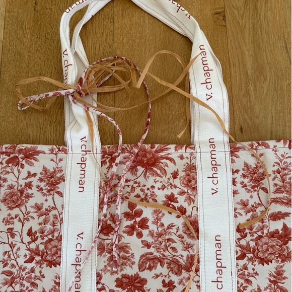 V. Chapman Tote Bag Floral White Red - Picture 2 of 3